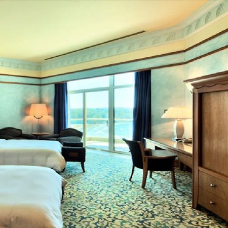 Empire Hotel And Country Club Brunei Bandar Seri Begawan Exterior foto